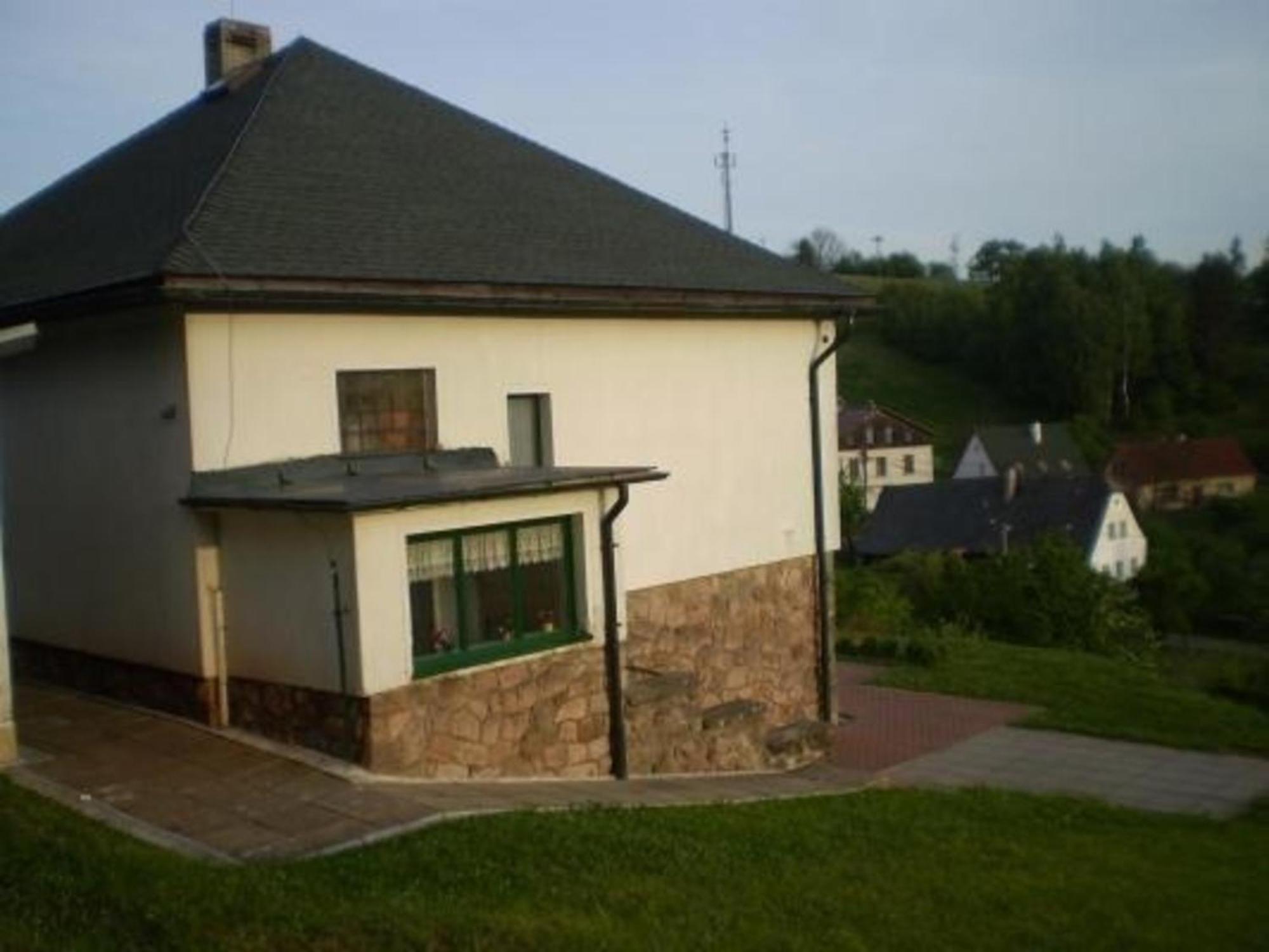 Villa Ein Ferienhaus Mit Terrasse Und Garten Male Svatonovice Exterior foto